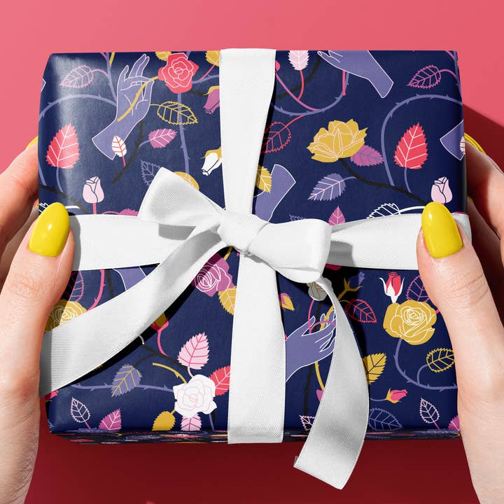 Confezione regalo a mano e fiori - Blu marino per la vendita all'ingrosso da parte di Middle Mouse