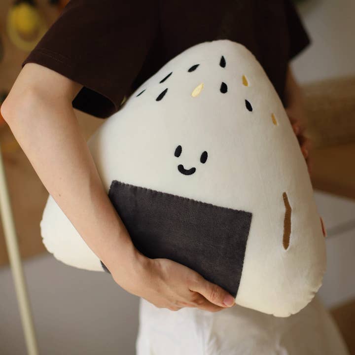 Daglig Hvid | Onigiri Plys Pude for engroshandel hos LULUFUNSTUDIO