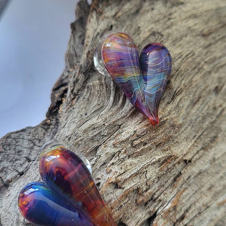 AB Glass Designs – wholesale Hänge-/berlockhalsband – Blåst glas hjärta halsband -olika färgalternativ10