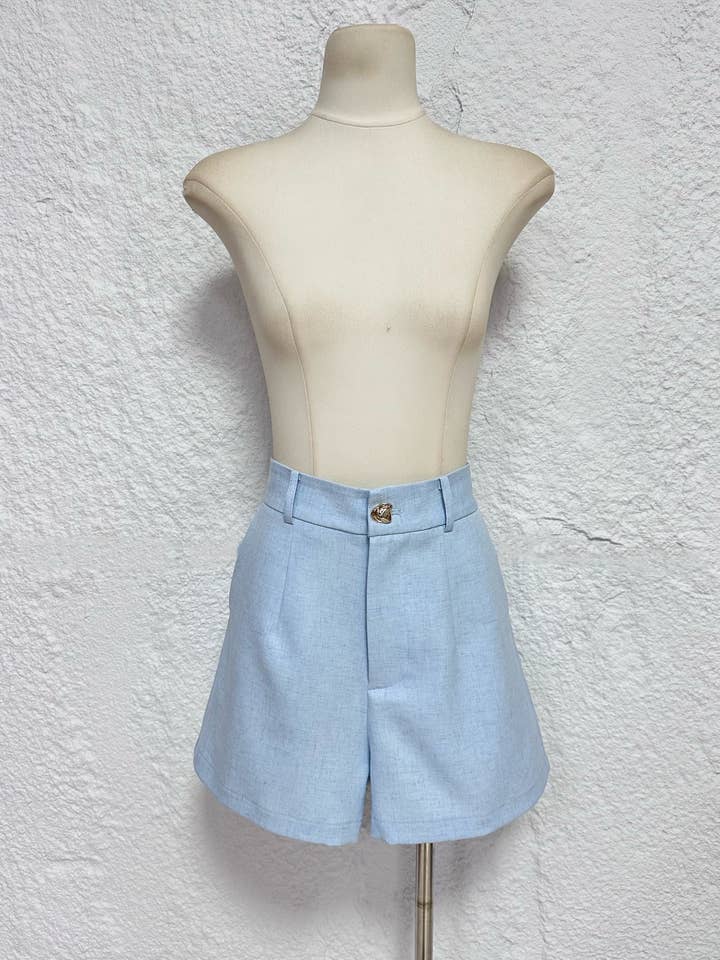 Frime - Wholesale Shorts - Women's - Elegant shorts with gold button - 32043