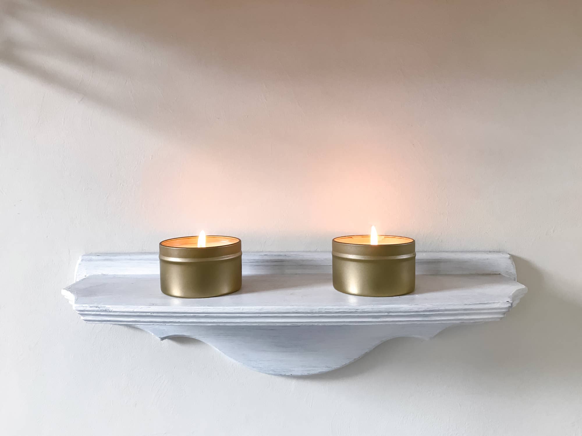 GP Candle Co. – Großhandel Reisekerzen – No Label Gold-Dose-Kerze 4 oz. – 24er-Pack2