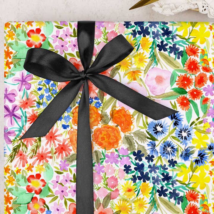 Papier cadeau | Feuille de papier cadeau Bold Florals pour la vente par Making Meadows Ltd