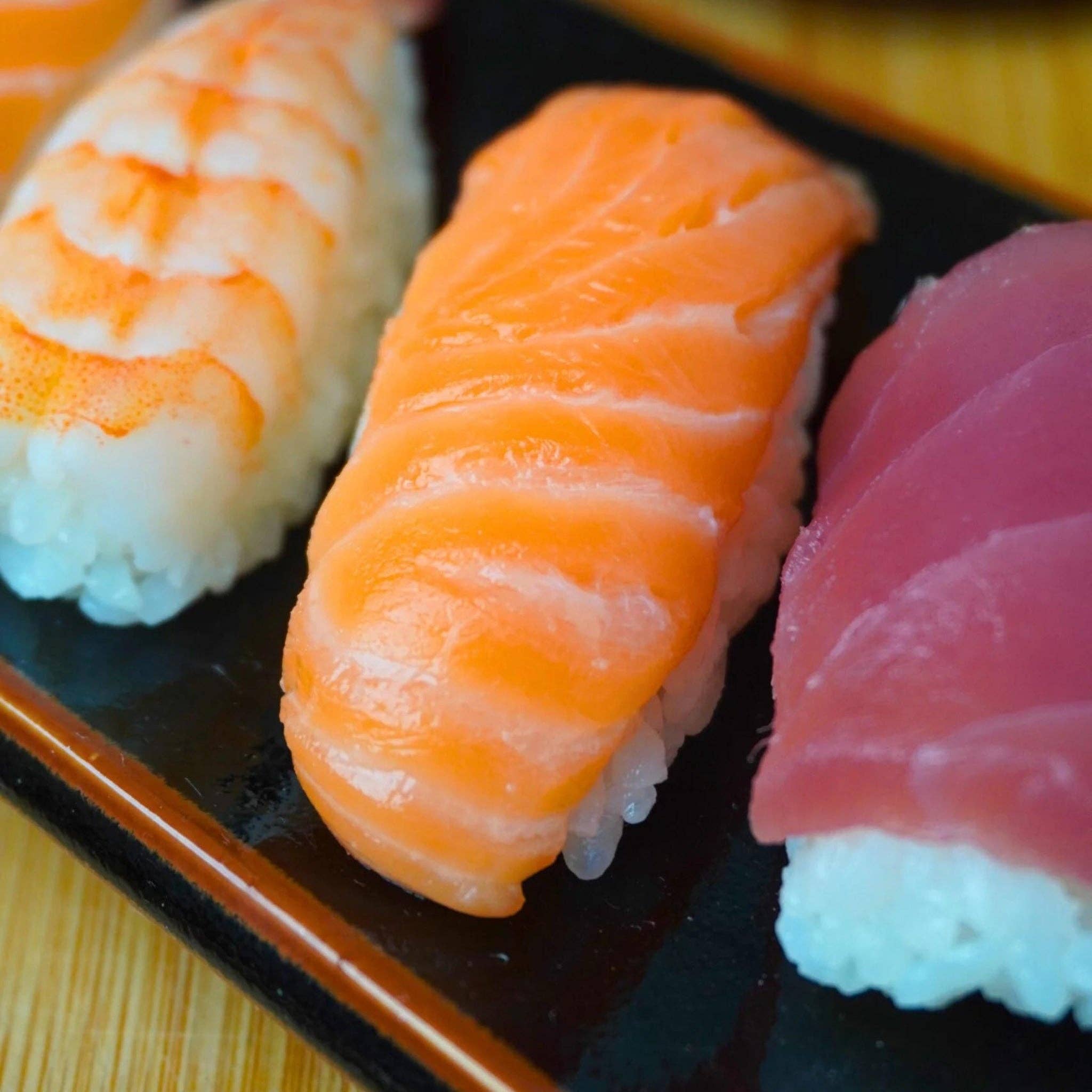 utoppa GmbH - Wholesale Gag Gift/Novelty Gift - Golden Turtle Sushi Former Nigiri 1 Piece1