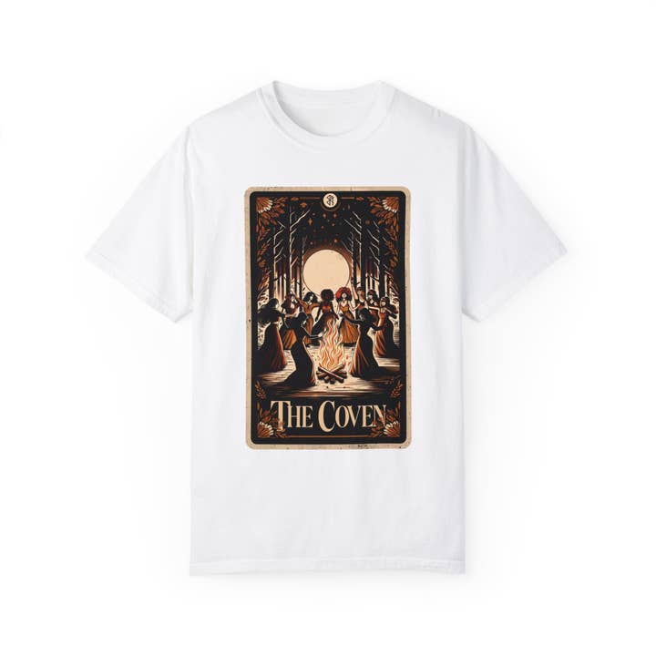 Goth Cloth Co. – Engroshandel Grafisk t-shirt - Unisex – Den Bekvemme Coven Tarotkort T-shirt