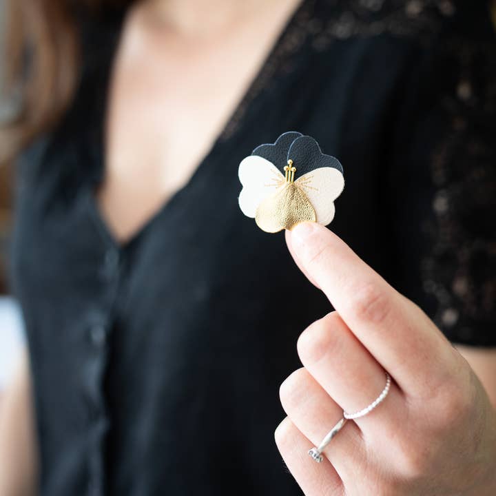 du vent dans mes valises - Wholesale Brooch - Elegant thoughtful handmade brooch, upcycled leather flower