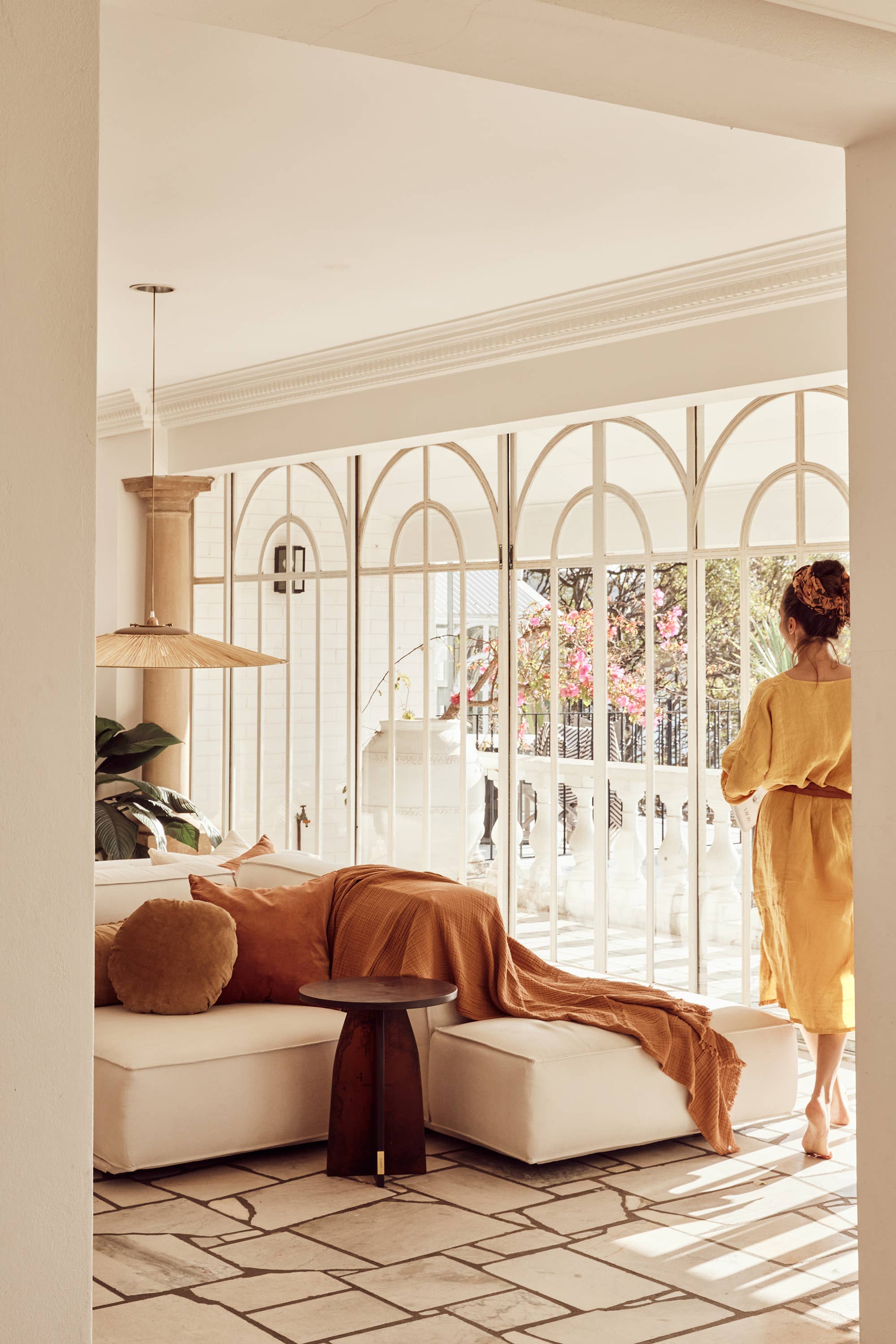 Saardé - Vendita all'ingrosso Cuscini decorativi - Cuscino rotondo in lino/velluto | Noce moscata3