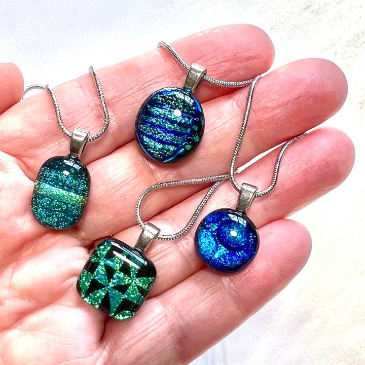 Glass Town USA – wholesale Individuell berlock/hänge – Dikroiskt glas hänge - OOAK Mix - Blå gröna svala färger