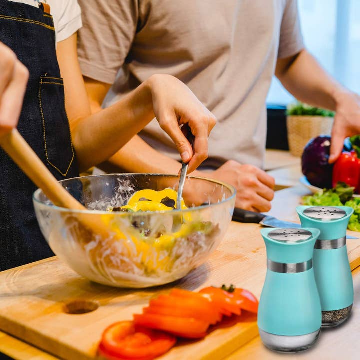 Kadra Kitchenware - Wholesale Salt & Pepper Shaker Set - MITBAK Elegant Salt and Pepper Shakers Set with Glass Bottom3