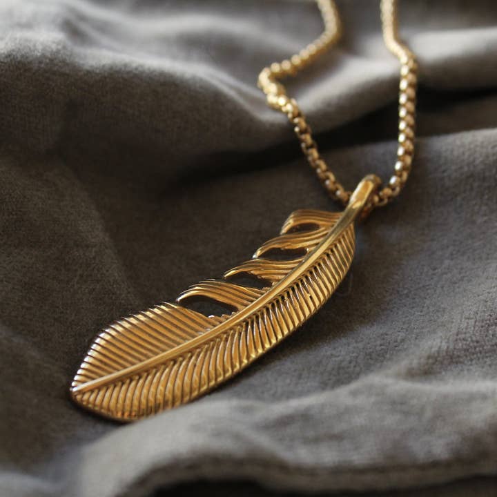 Grand pendentif en forme de lame pour la vente par Maral Kunst