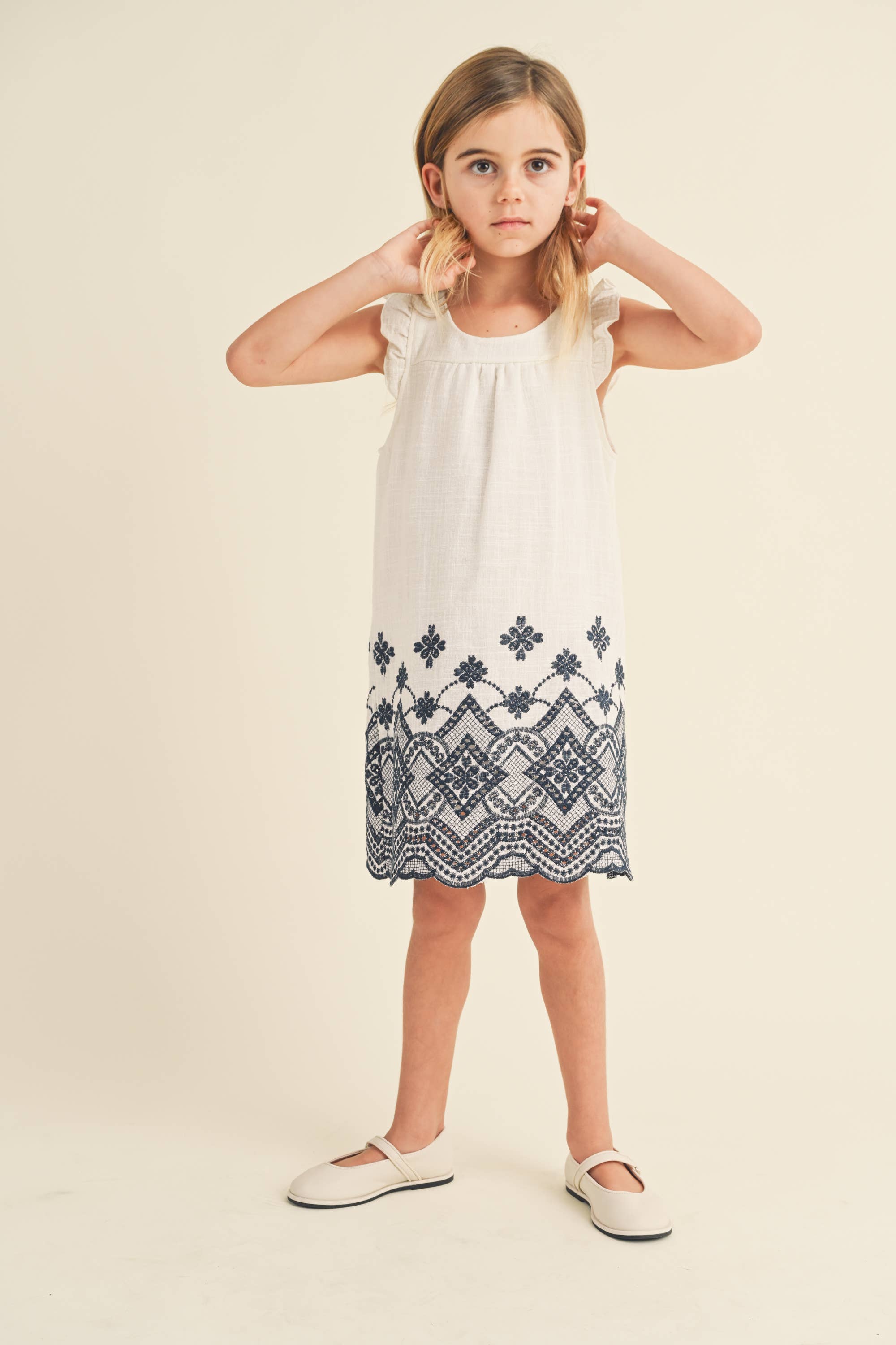 heart and arrow - Vendita all'ingrosso Vestito - Bambini - RICAMO IN ARGENTO CON VOLANT PER BAMBINI E BAMBINE (2T-4T)1