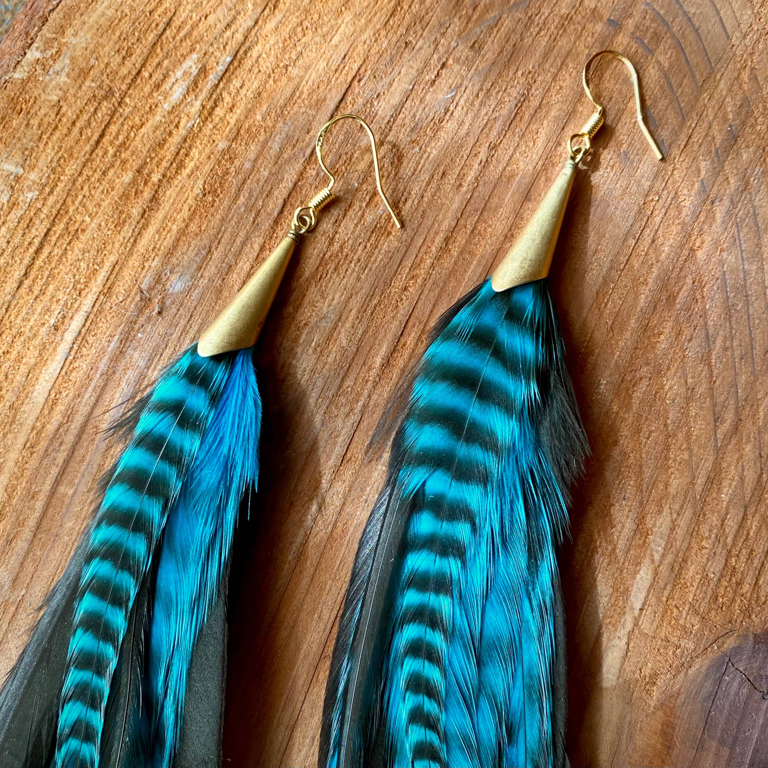 ASTALI - Venta al por mayor Pendientes colgantes - Pendientes largos con forma de pluma y cono, color turquesa y negro y dorado4