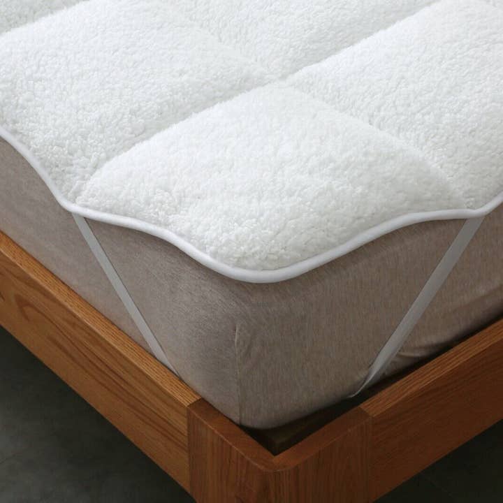 Pretty Little Bed - Wholesale Mattress pad/protector - Sherpa Teddy Mattress Topper Protector2