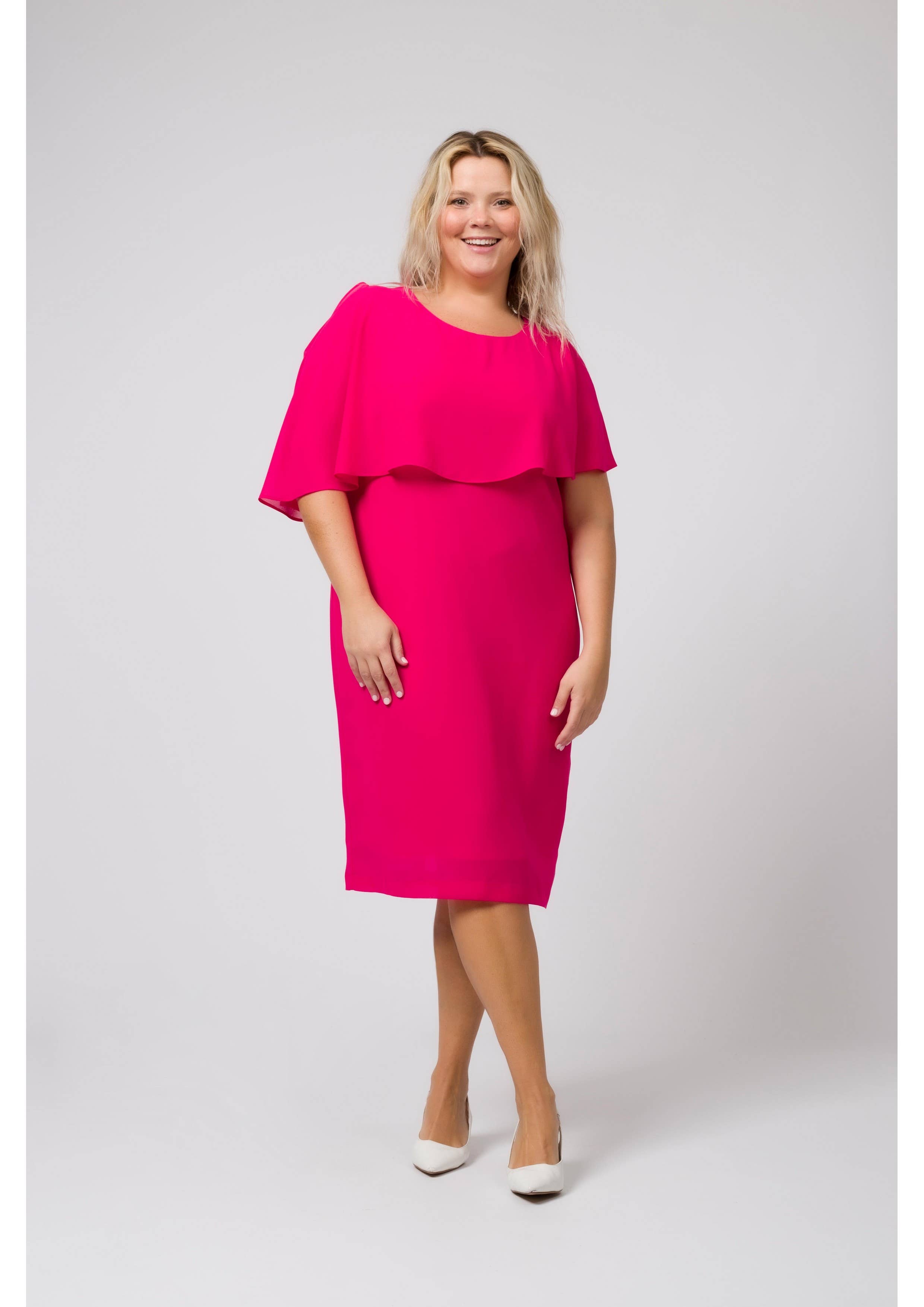 Teresa Cardoso Oliveira – Engroshandel Kjole - Dame – Enfarvet kjole med flæse ved hals og ærme, forårs- og sommersamling, plusstørrelse3