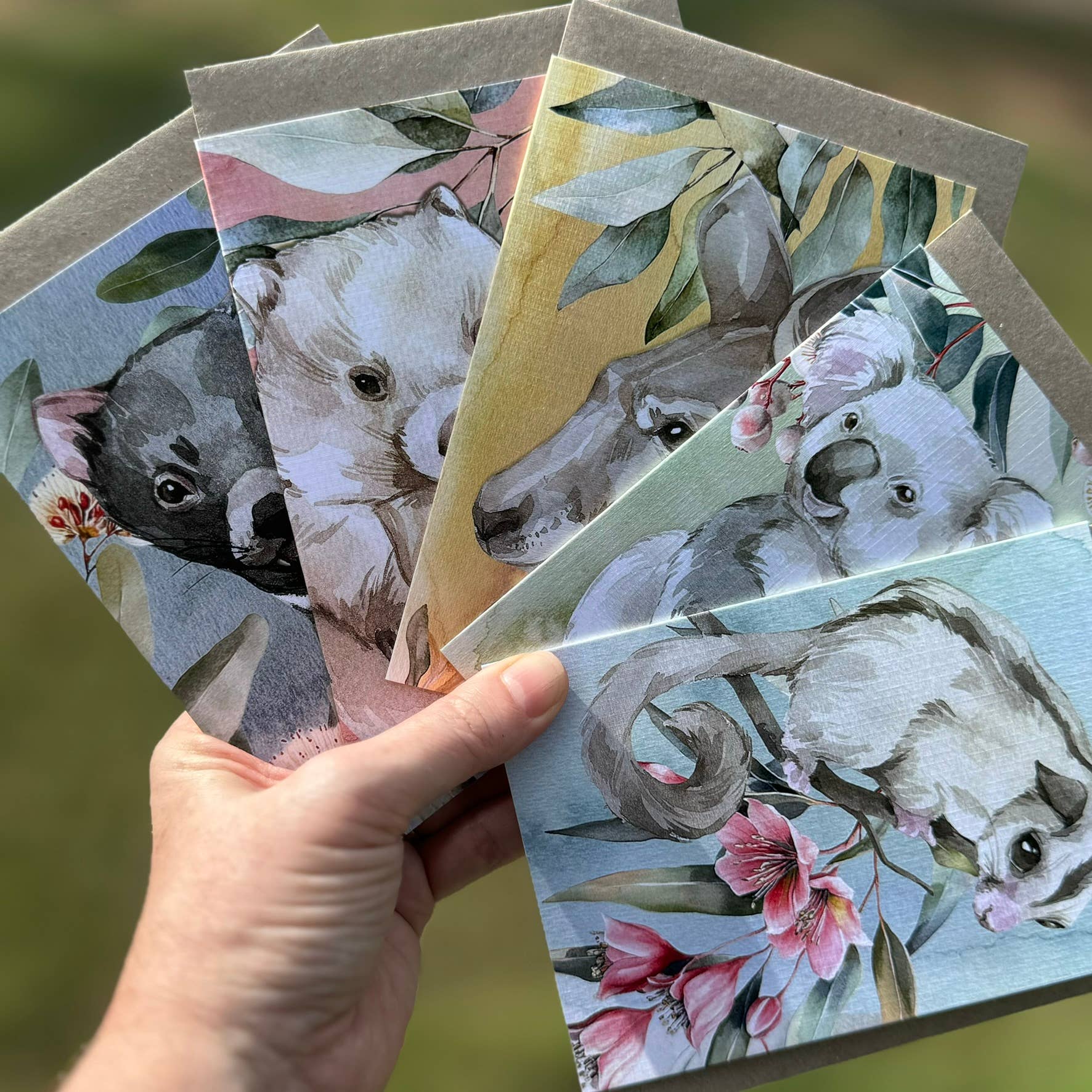 Scattered Seed Co - Vente Carte de vœux classique - Carte de vœux Wombat aquarelle australienne sur flore australienne2