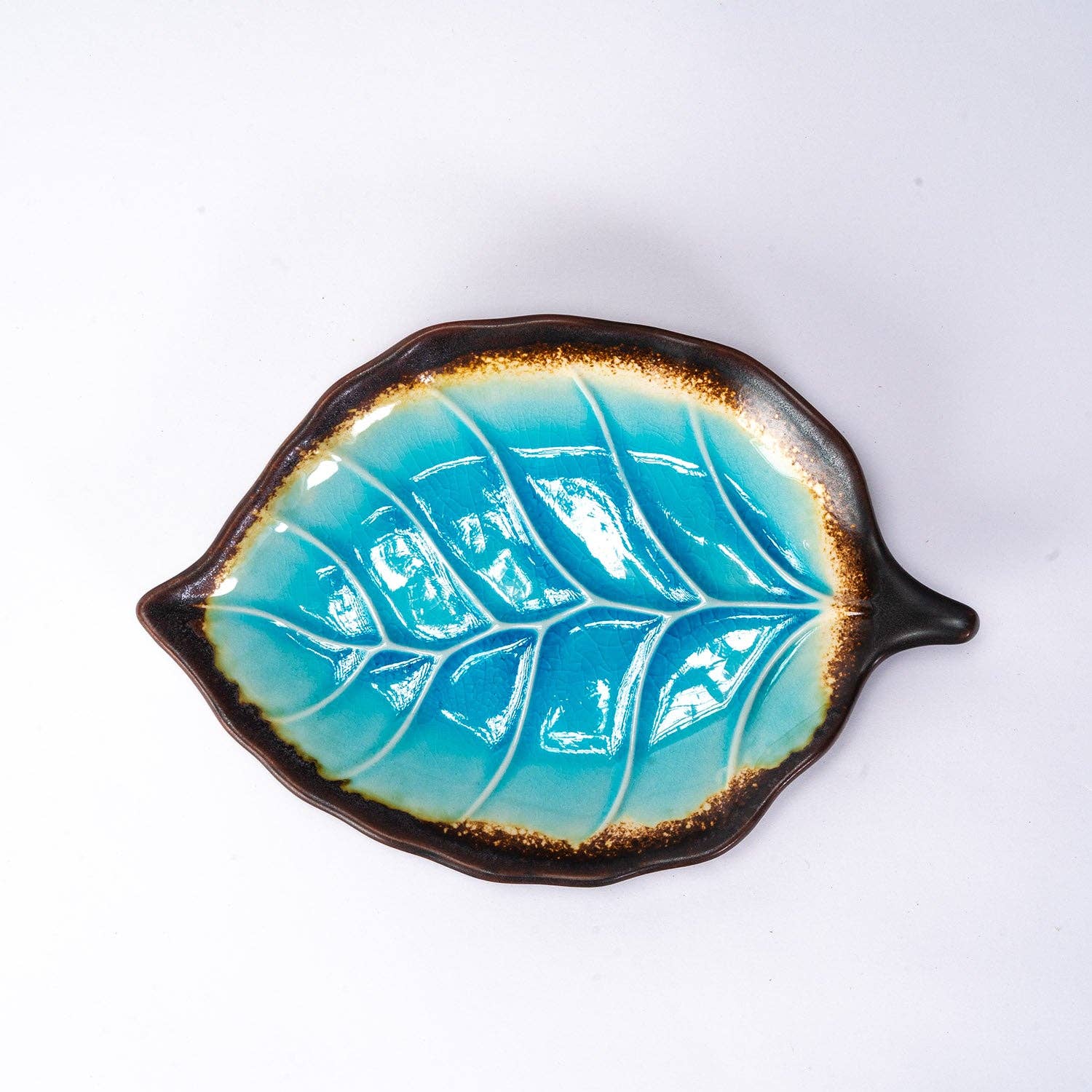 Urban Tokyo - Vente Assiettes/plats/bols de décoration - Assiette en porcelaine en forme de feuille Aozora Kannyu 8"L x 5,5"W (6/48)3