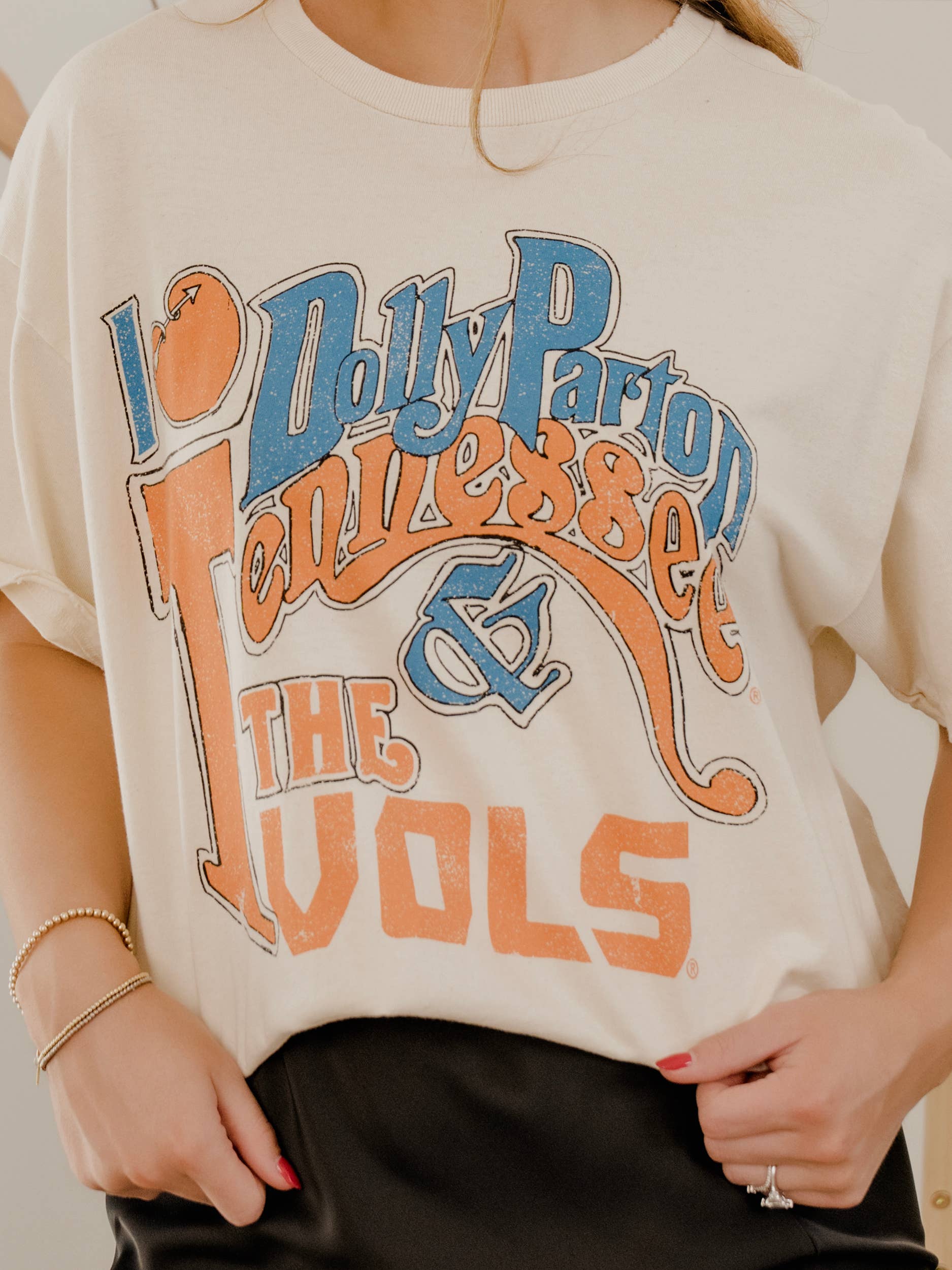 LivyLu - Wholesale Screen Printed T-Shirt - Unisex - I Heart Dolly Parton & The Tennessee Vols Thrifted Tee10