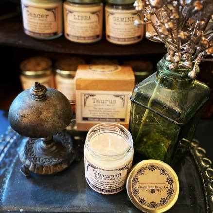 Vintage Luxe Design Co. - Vendita all'ingrosso Candela in vasetto - Taurus Zodiac Horoscope - Candela in cera di soia con cristalli7