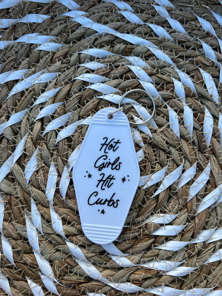 Porte-clés Hot Girls Hit Curbs Motel pour la vente par ShopCassiesCrafts