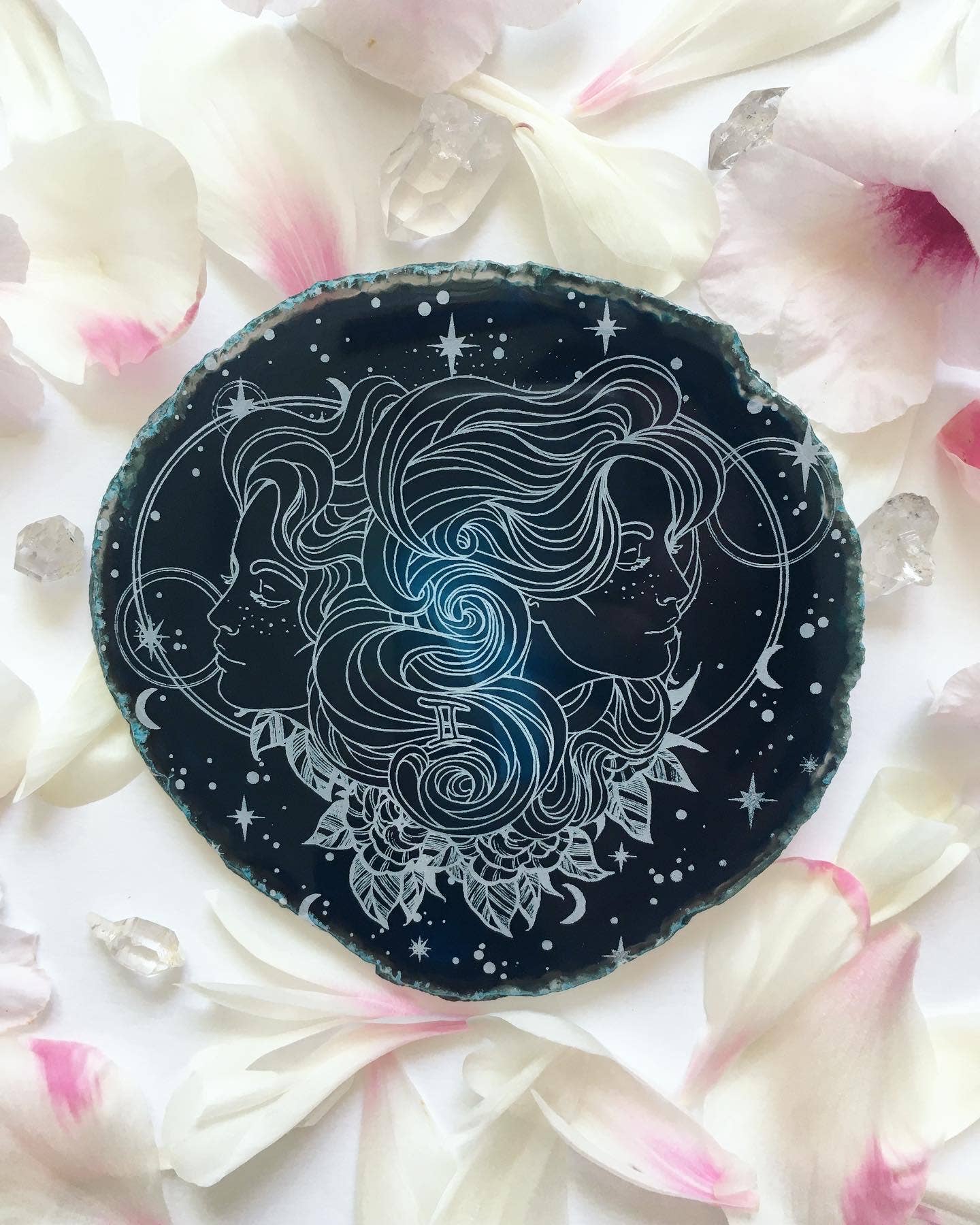 Fractalista Designs - Wholesale Spiritual Stone/Crystal - Gemini Zodiac Symbol Agate Slices Astrology Sign Horoscope1