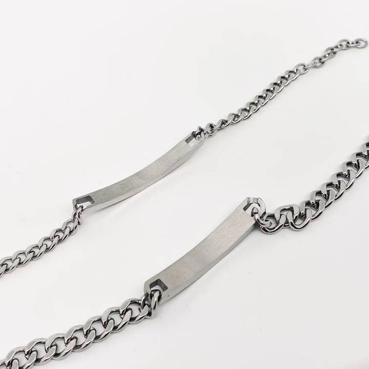 Mio Queena – wholesale Charm/dangle bracelet – "His Queen" "Her King" Stainless Steel Charm Couple Bracelet