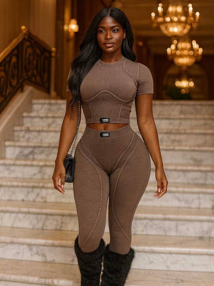 MINERALWASCH SCHWARZES SATINLABEL-OBERTEIL UND LEGGINGS-SET für den Großhandel von Dalia Studio