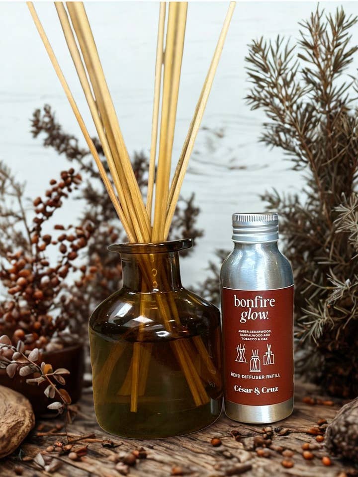 Diffuseur de roseaux Bonfire Glow – Retraite du soir chaude et fumée pour la vente par César & Cruz