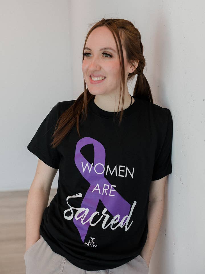 Camiseta Are Sacred Organic para mujer para venta al por mayor de SheNative Goods