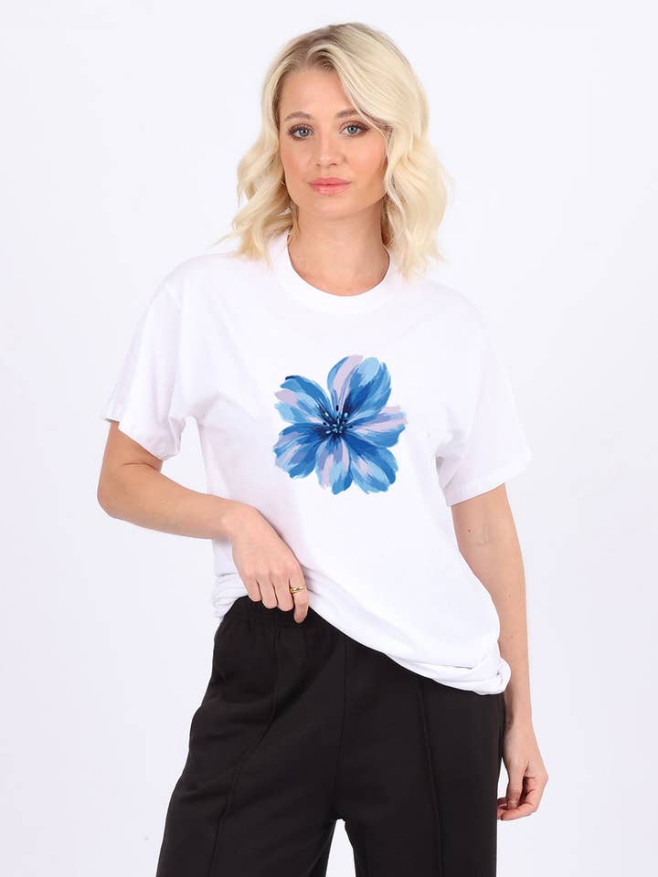 Dames T-shirt met Regular Fit in blauwe bloemenprint voor wholesale door Missi Clothing