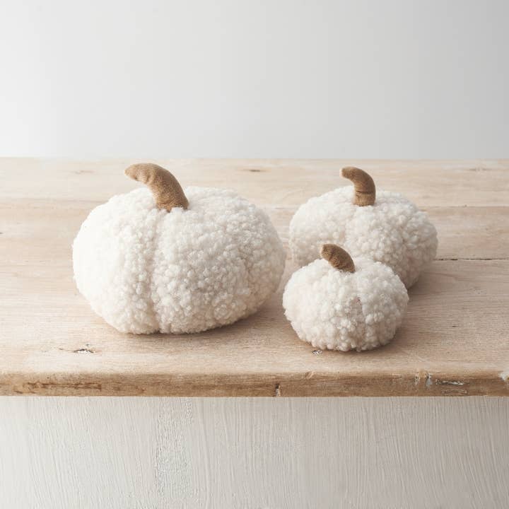 Gainsborough Giftware x Portland Living – wholesale Decorative tabletop object – White Sherpa Pumpkin 11cm1