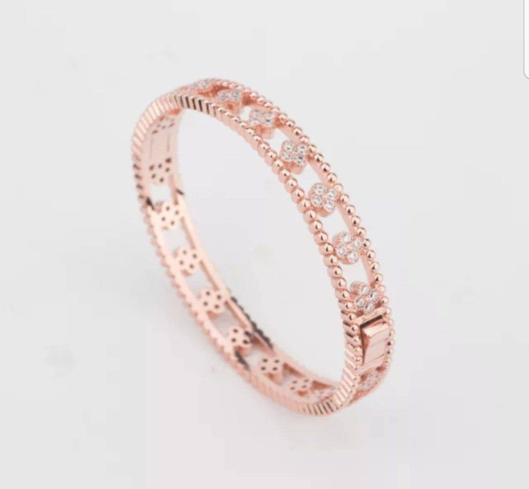 Diamond Veneer Travel Jewelry – wholesale Bangle bracelet – Clover stations Zirconite Cubic Zirconia Bangle Bracelet2