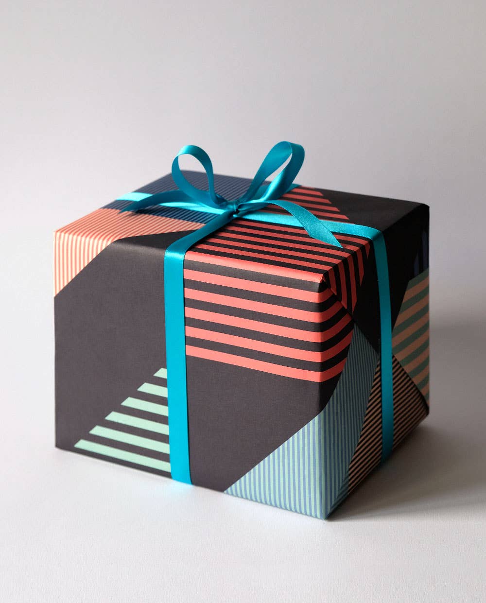 Haferkorn & Sauerbrey - Venta al por mayor Sobre de papel de regalo - Papel de regalo azul alineado