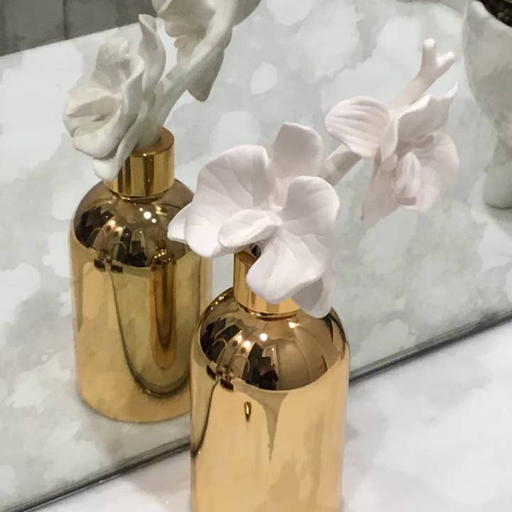VIVIENCE - Venta al por mayor Difusores de palitos - Difusor de botella dorada con tapa dorada/flor blanca3
