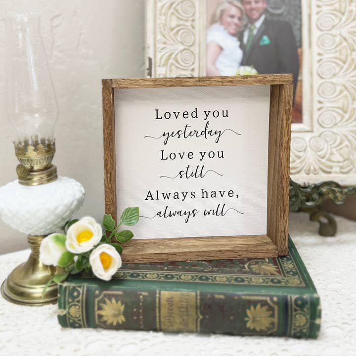 Cartel de aniversario con texto en español «Loved You Yesterday», bonito cartel para parejas para venta al por mayor de Hangout Home