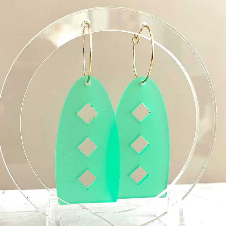 Pendientes de Arco Recortado: Menta Escarchada para venta al por mayor de She’s Crafty Handmade