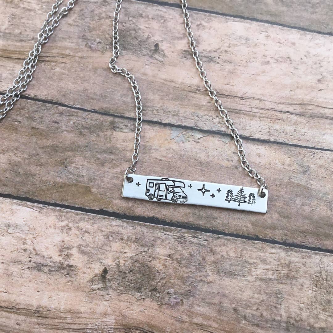 Jamie Haley Designs – wholesale Hänge-/berlockhalsband – Fritidsfordon, camping bar halsband i silverfärg2