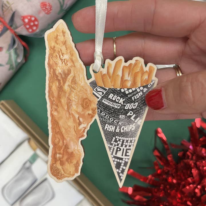 Ornement de Noël en bois | Design Fish & Chips pour la vente par Corinne Alexander