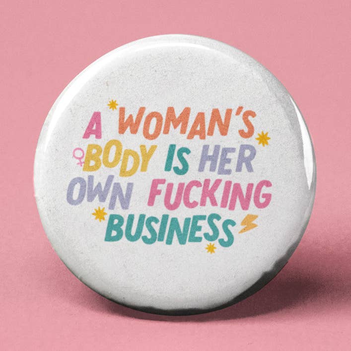 Bouton pinback « Le corps d'une femme est sa propre entreprise » pour la vente par The Pin Pal Club