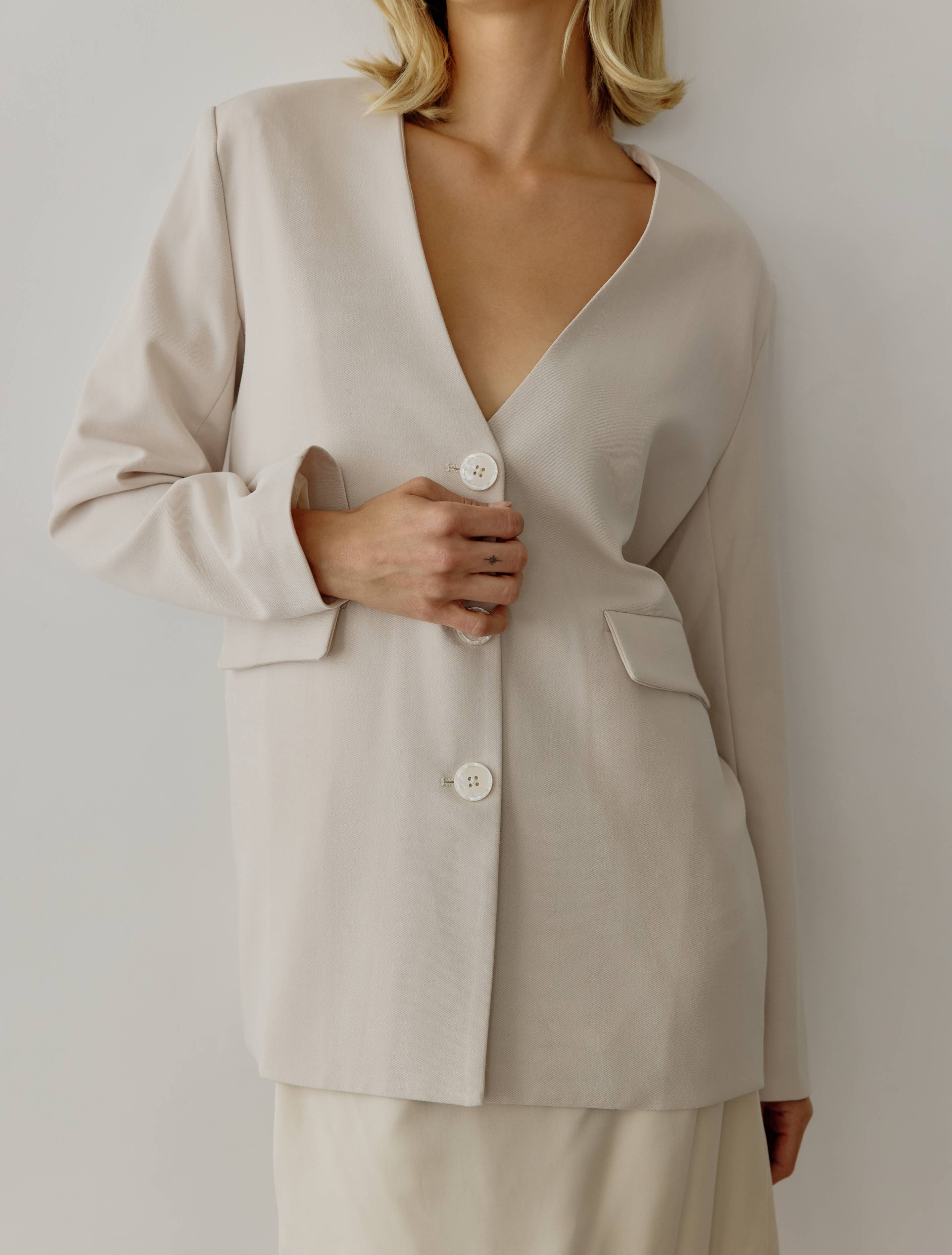 All Row - Wholesale Blazer - Women's - The Eleanor Blazer | Deep V-Neck Oversized Blazer15