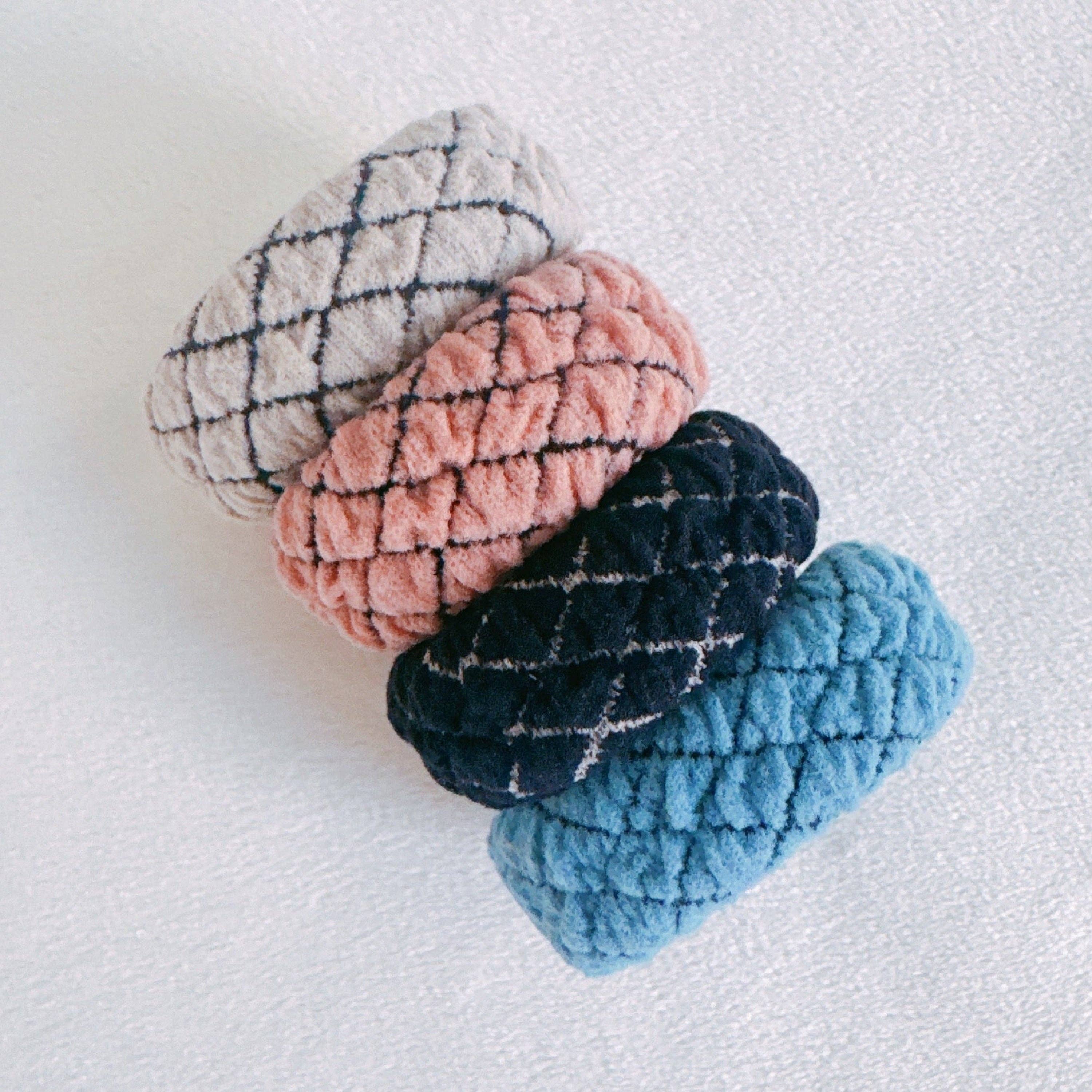 Ellison+Young - Wholesale Haarelastiekje - Dames - Set van 4 haarbandjes met donutdesign3