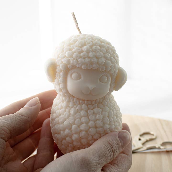 Bougie de soja agneau de Pâques, décoration de bougie mouton de ferme pour la vente par Glowing Harmony Candle Co