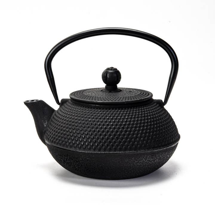 Urban Tokyo - Wholesale Tea Pot - Black Hobnail Design 27oz Cast Iron Tea Pot (1/8)