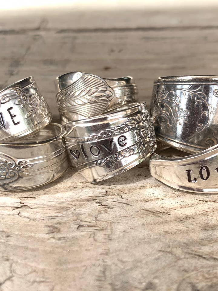 Anillos hechos con cucharas vintage de plata plateada para venta al por mayor de Pumpernickel and Wry