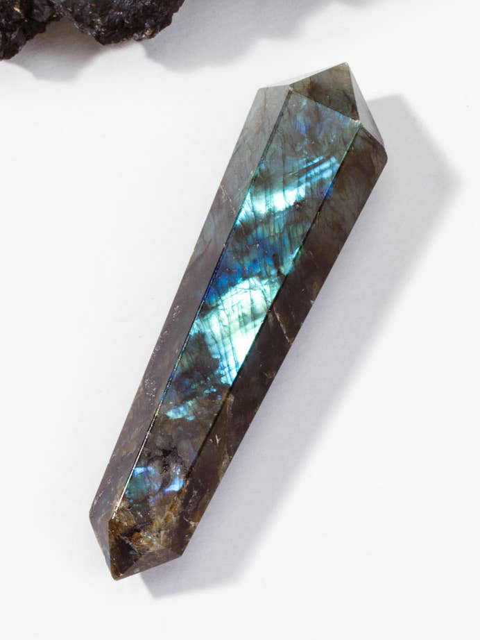 Dubbelpunkt Crystal Curio - Labradorit för wholesale av Luna Norte