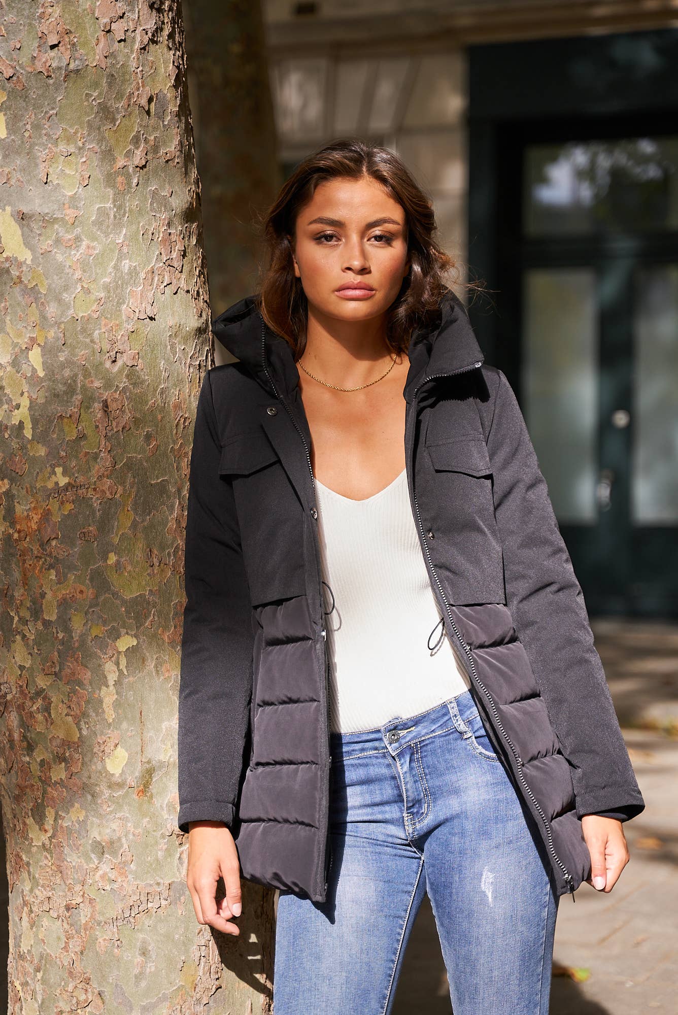 Attentif Paris – Großhandel Parka – Damen – Kurzer gesteppter Parka mit Kapuze15