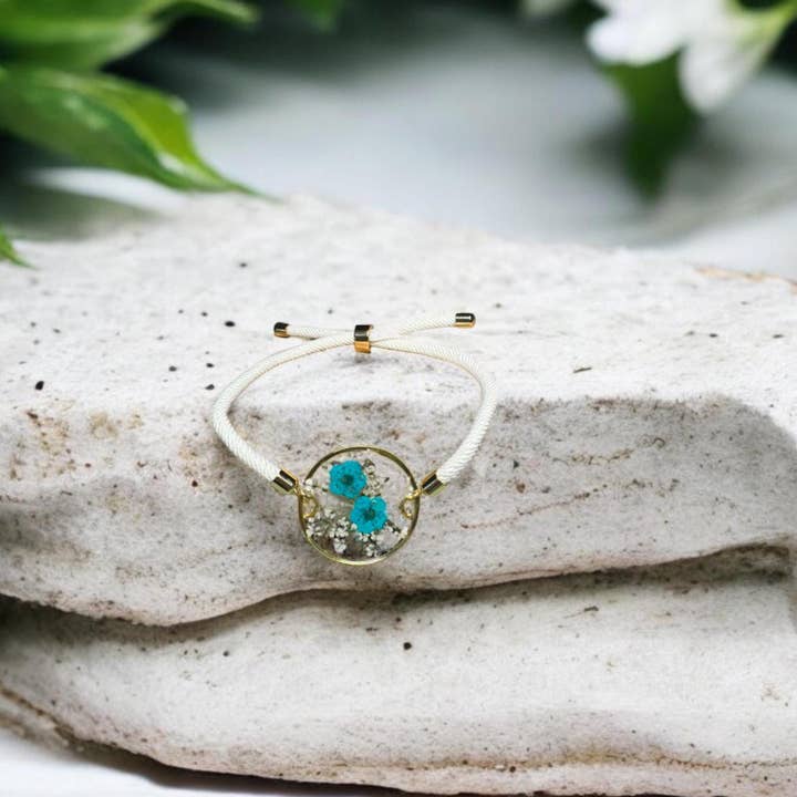 Fish Towne Designs, LLC - Wholesale Charm/Dangle Bracelet - Real Pressed & Dried Flower Forget Me Not Bracelet