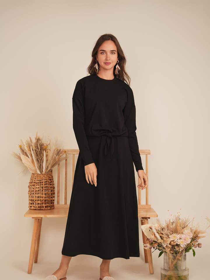 Robe maxi à col rond A Line pour la vente par Hush.Shop