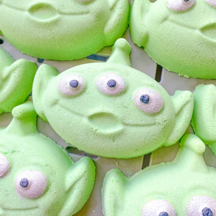 OOOOOHHHH Alien Bath Bomb for wholesale by Bathe Enchanted