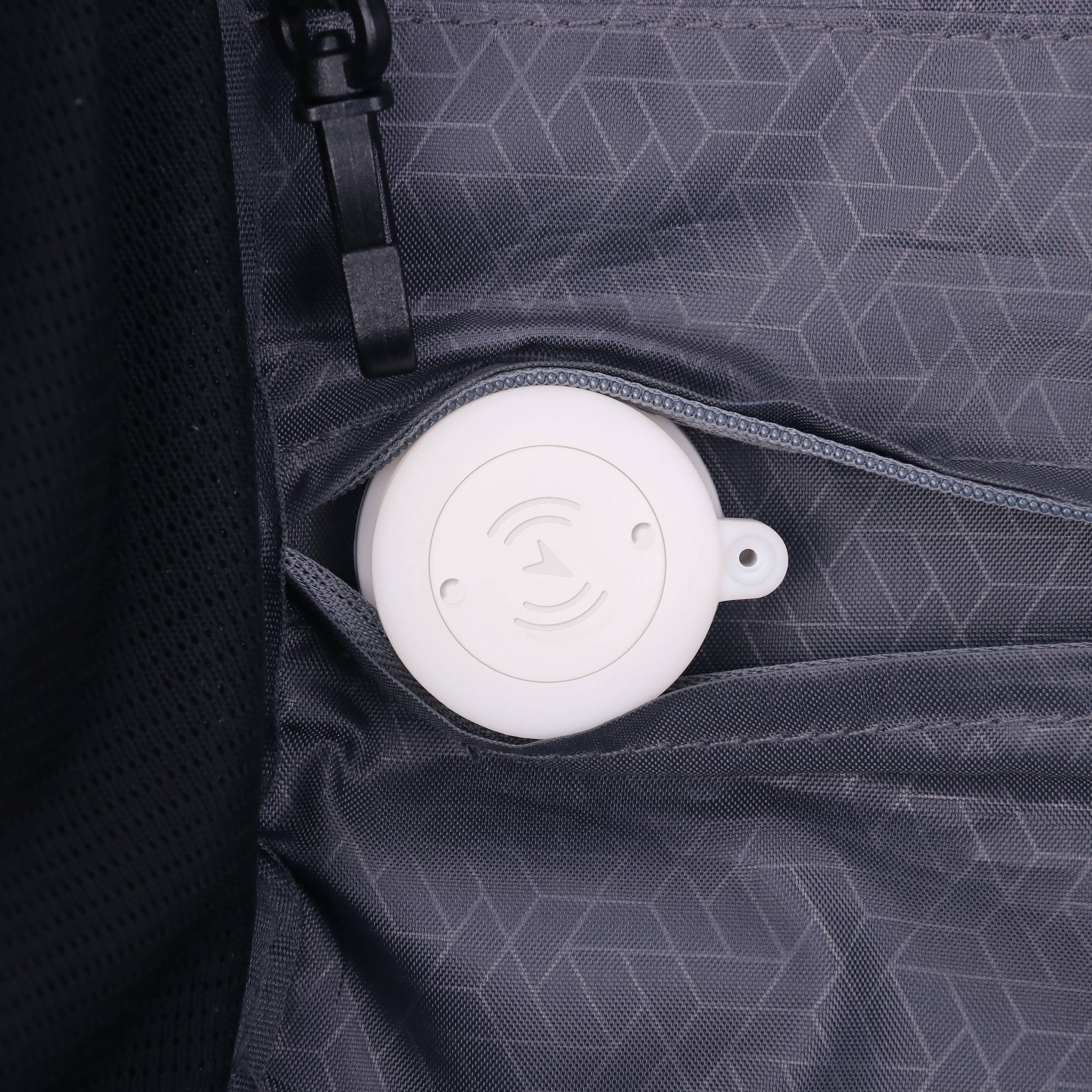 Swissdigital Design – wholesale Backpack – Unisex – Scope Backpack with Finder, works on Apple Find My Network6