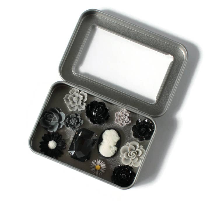 Merry Alchemy - Vendita all'ingrosso Calamite - Set di magneti con fiori neri