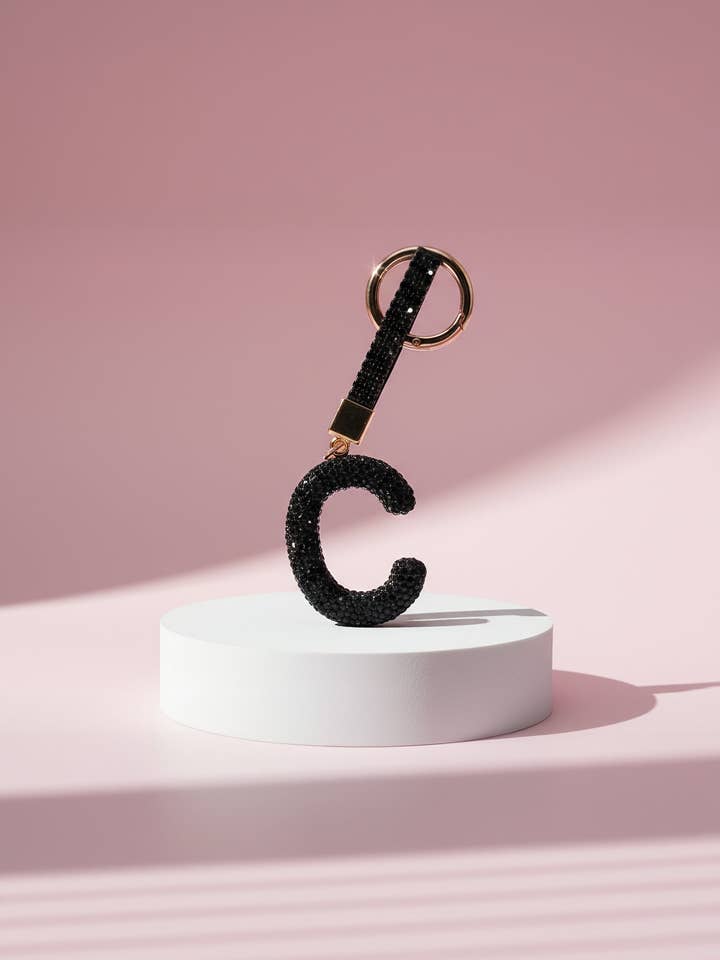 Portachiavi e Ciondolo per Borsa con Lettera Iniziale in Cristallo Nero per la vendita all'ingrosso da parte di Arya Jewellery Wholesale